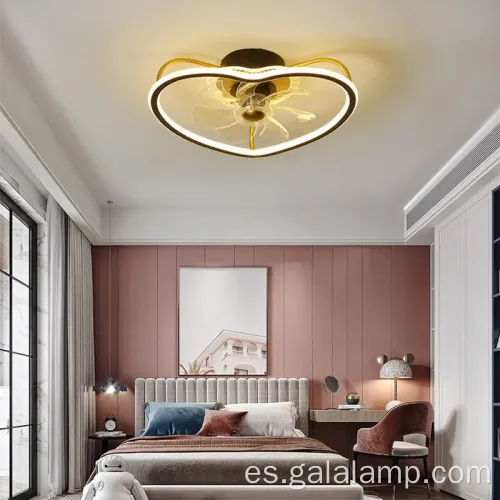 Lámpara de los espacios para niños con diseño de corazón caprichoso